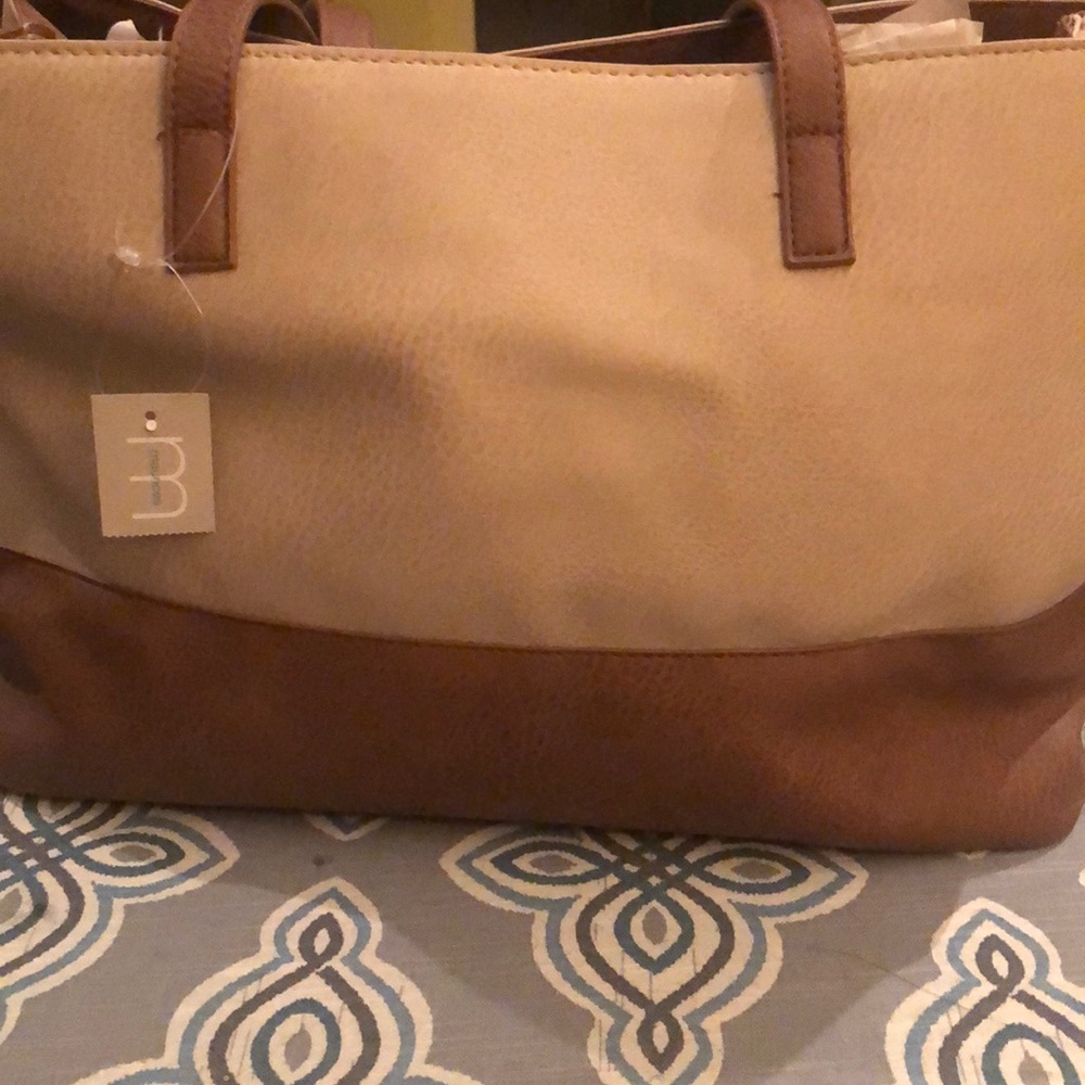 Brand new maurices purse. With brown sandals. - Picture 1 of 8